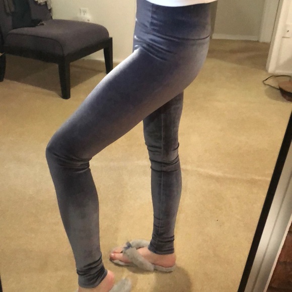 Aritzia Pants - ⭐️Aritzia Wilfred Daria high rise soft leggings❤️